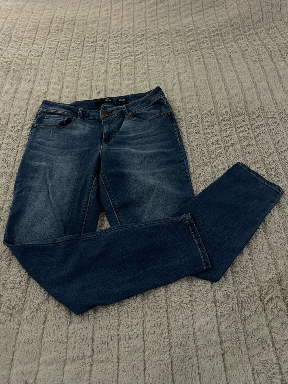 1822 Adrianna Jeans